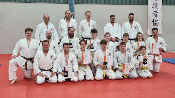 Die Teilnehmer der Jiu Jitsu Prüfungen